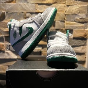 Jordan 1 Mid, White/Pine Green/Smoke Grey, Size 9C.